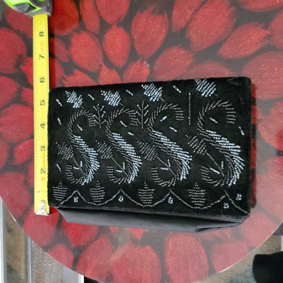 Black wallet with front decorative design - Picture 3 of 5